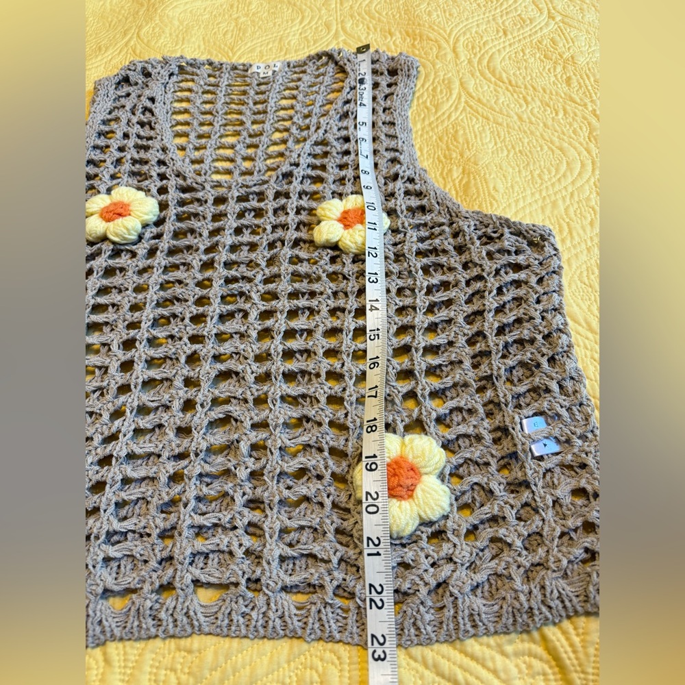 🌸H205 New POL M pp22 Yellow and Tan Crochet Floral sweater Vest Top - Picture 7 of 12